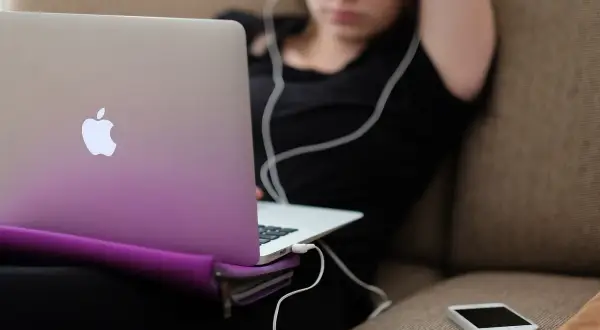 Czy MacBook ma antywirusa? Odkryj ukryte zabezpieczenia!
