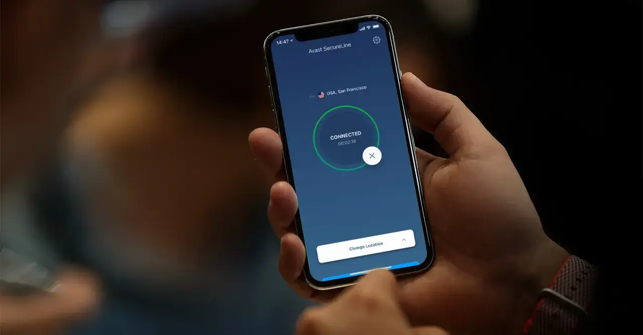 Zdjęcie VPN na iPhone - jak zwiększyć bezpieczeństwo i prywatność w sieci