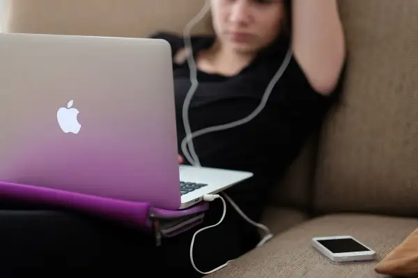 Czy MacBook ma antywirusa? Odkryj ukryte zabezpieczenia!